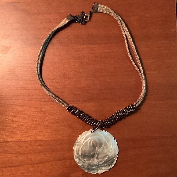 Abalone Rose‎ Necklace - Picture 2 of 4